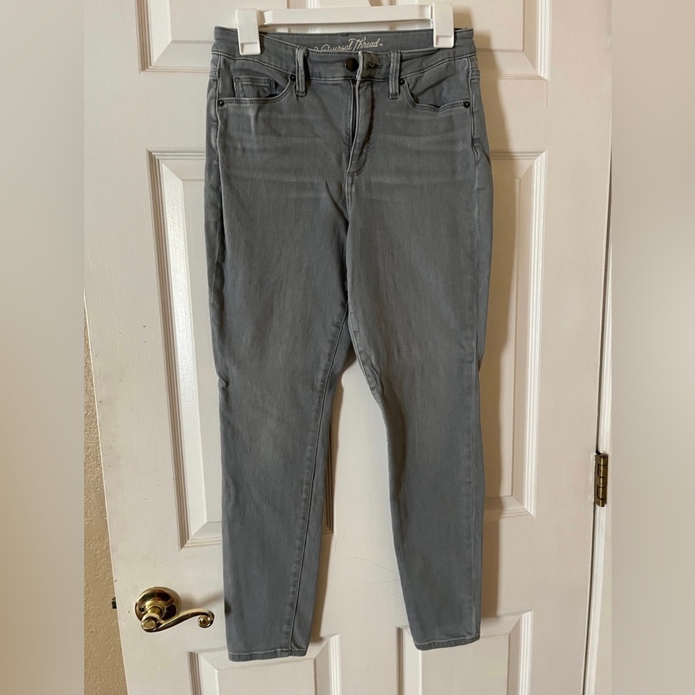 Gray skinny jeans. Size 28